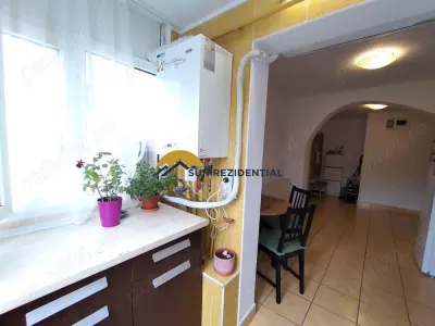 Metrou Aparatorii Patriei-apartament 3 camere cu centrala termica proprie - foto 2