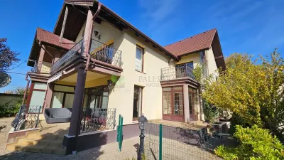CASĂ DE LUX DE ÎNCHIRIAT ÎN SÂNPETRU – MOBILATĂ ȘI UTILATĂ PREMIUM - foto 3