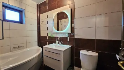 CASĂ DE LUX DE ÎNCHIRIAT ÎN SÂNPETRU – MOBILATĂ ȘI UTILATĂ PREMIUM - foto 27