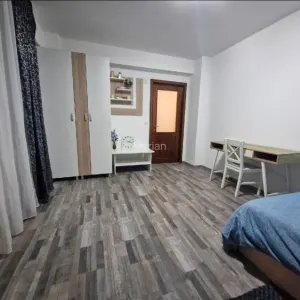 350 € - Apartament 1 camera + parcare privata inclusa - foto 2