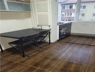 Decomandat cu centrala termica la et 3 linga Padurice - foto 7