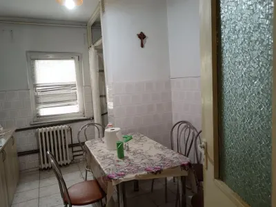 Decomandat cu centrala la etaj 1 cu 2 bai si 2 balcoane - foto 4