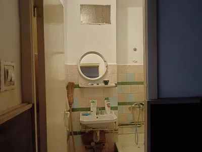 Decomandat cu centrala la etaj 1 cu 2 bai si 2 balcoane - foto 5