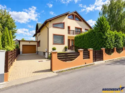 Vila exclusivista Sacele, 4 minute de Brasov, 385 mp utili, 630 mp teren, 3 zone de locuit, garaj, intimitate si panorama verde. - foto 4