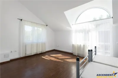 Vila exclusivista Sacele, 4 minute de Brasov, 385 mp utili, 630 mp teren, 3 zone de locuit, garaj, intimitate si panorama verde. - foto 6