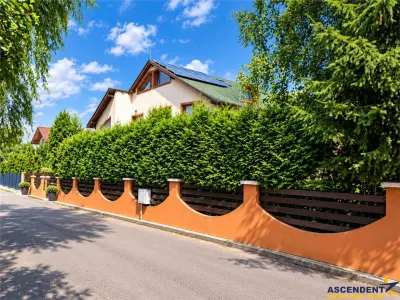 Vila exclusivista Sacele, 4 minute de Brasov, 385 mp utili, 630 mp teren, 3 zone de locuit, garaj, intimitate si panorama verde. - foto 7