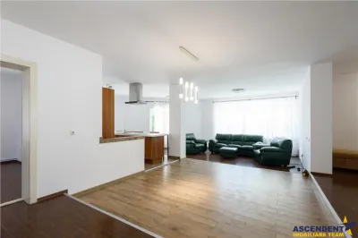 Vila exclusivista Sacele, 4 minute de Brasov, 385 mp utili, 630 mp teren, 3 zone de locuit, garaj, intimitate si panorama verde. - foto 10