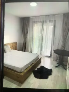 Apartament de inchiriat cu 3 camere, 2 bai, parter inalt, mobilat si parcare inclusa in pret! - foto 2