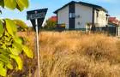 Ocazie,propietar lot 651 mp+servitute Str.Ciocirliei stradal - foto 4