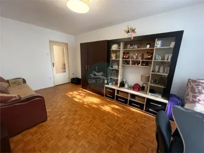 Apartament 2 camere decomandat si balcon etaj 1 zona Rahova - foto 2