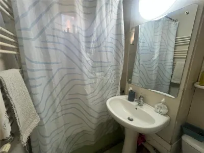 Apartament 2 camere decomandat si balcon etaj 1 zona Rahova - foto 17