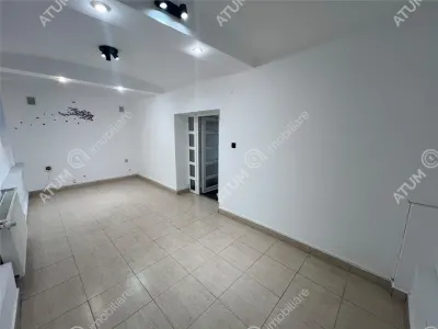 Spatiu de inchiriat pretabil birouri clinica situat in zona ultracentrala din Sibiu - foto 12