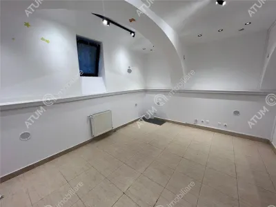 Spatiu de inchiriat pretabil birouri clinica situat in zona ultracentrala din Sibiu - foto 14