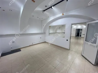 Spatiu de inchiriat pretabil birouri clinica situat in zona ultracentrala din Sibiu - foto 3