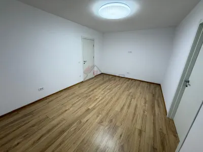 Apartament 3 camere, RENOVAT complet, FARA RISC, Podu Ros - foto 2