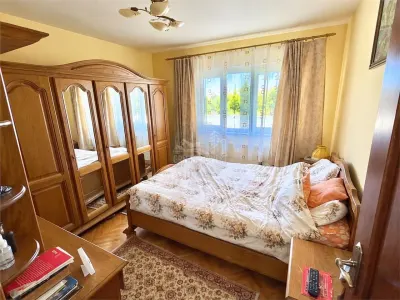 Apartament decomandat 3 camere in Vasile Aaron - foto 2