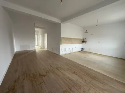 Duplex pe parter de vânzare în Moșnița Nouă, teren generos - foto 2