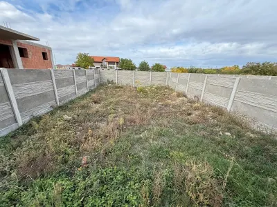 Duplex pe parter de vânzare în Moșnița Nouă, teren generos - foto 5
