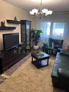Apartament 3 camere, 70 mp utili, etaj intermediar Racadau - foto 2