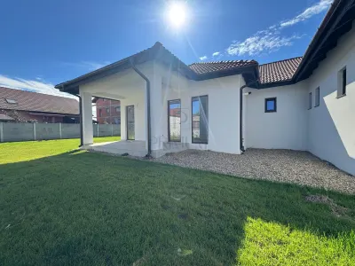 Jumatate de duplex pe parter, 3 dormitoare, curte uriasa de 383 mp, strada asfaltata - foto 5
