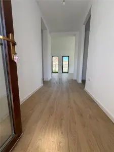 Jumatate de duplex pe parter, 3 dormitoare, curte uriasa de 383 mp, strada asfaltata - foto 6