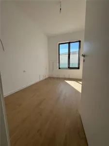 Jumatate de duplex pe parter, 3 dormitoare, curte uriasa de 383 mp, strada asfaltata - foto 9