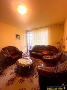 Apartament cu 3camere, etaj1, bloc de 4 nivele, langa Piata Tractorul, Brasov - Brasov