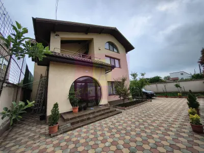 Vilă individuală cu 5 camere, curte proprie în Afumați lângă primărie - Afumati