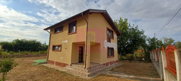 Casă 4 camere Sabareni - poza 2