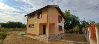 Casă 4 camere Sabareni - poza 2