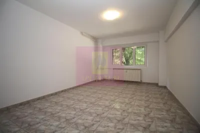 Apartament cu 3 camere de vânzare Decebal adiacent - Bucuresti