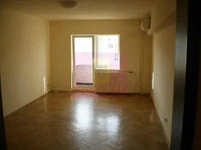 Apartament 3 camere pe bd Decebal stradal - Bucuresti