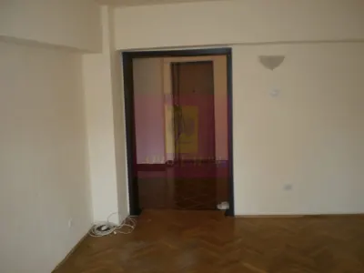 Apartament 3 camere pe bd Decebal stradal - foto 11