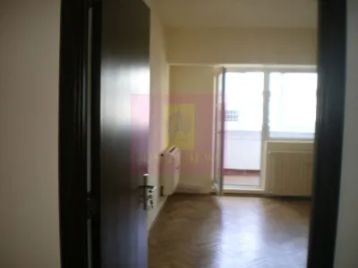 Apartament 3 camere pe bd Decebal stradal - foto 10