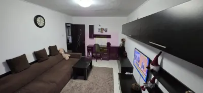 Apartament cu 2 camere de vânzare în Câmpina, zonă Central - Campina