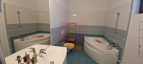 Casă 6 camere Sabareni - poza 17