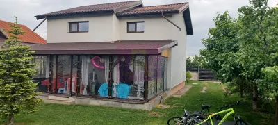 Săbăreni, casă 2011, P+M 4 camere + dependințe, curte 500 mp - Sabareni