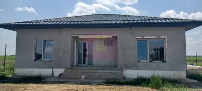 Casă 4 camere Sabareni - poza 2