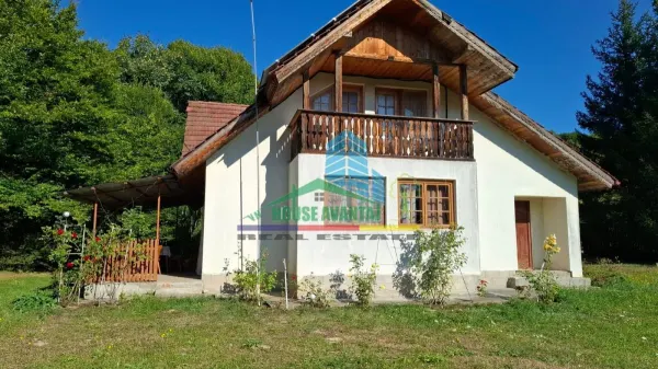 Casă 5 camere Soveja - poza 1