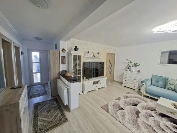 Casă 5 camere Sânpetru - poza 3