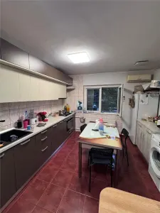 Apartament 3 camere Decomandat hol H Metrou  Brancoveanu - Bucuresti