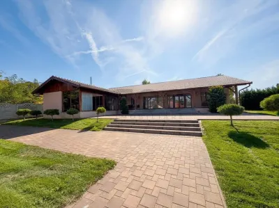 RECO Proprietate deosebita in Diosig, cu doua case si teren de 7.000 mp - Diosig