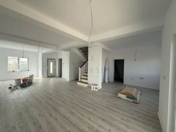 Casă 4 camere Moșnița Nouă - poza 7