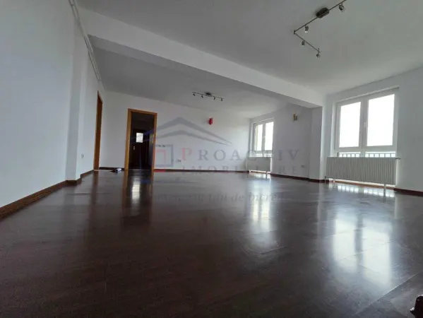 Apartament 3 camere Șcheia - poza 1
