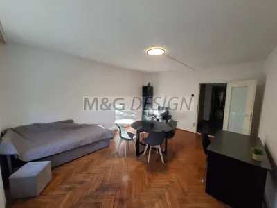 Medicina, 2camere decomandat, etaj 3, CENTRALA, renovat recent - Timisoara