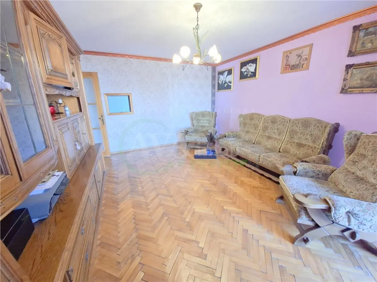 Apartament 3 camere Bacău - poza 1