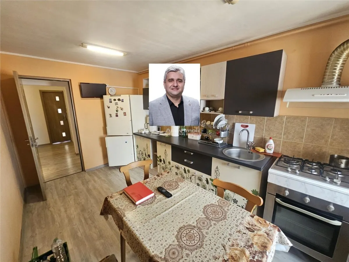 Apartament 3 camere Reșița - poza 1