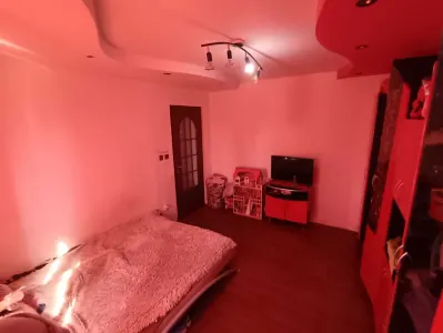 Ofer apartament de inchiriat cu o camera,Confectii - Arad