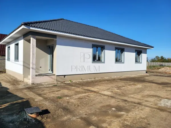 Casă 4 camere Sânmihaiu Român - poza 1