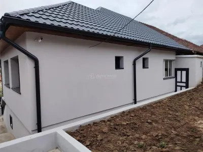 Casă 4 camere Hunedoara - poza 2